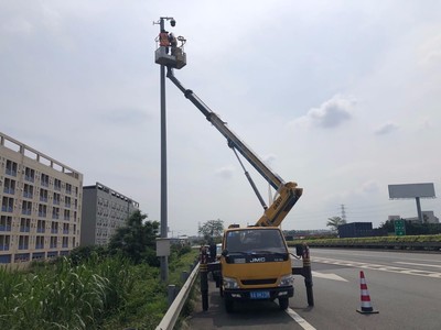 廣東高空作業(yè)車出租哪家專業(yè) 路燈車出租哪家強