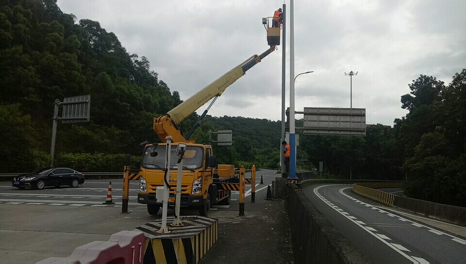 東莞高空作業(yè)車出租,東莞高空車出租,東莞路燈車出租